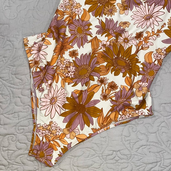 NWOT Floral one piece bathing suit open back size large - Picture 4 of 9